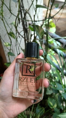Customer photo review of Veil of Rain Unisex Perfume | Nature's Embrace: Petrichor, Sandalwood & Earthy Patchouli Fragrance – Long-Lasting & Reflective Scent | Luxury Gift for Men & Women