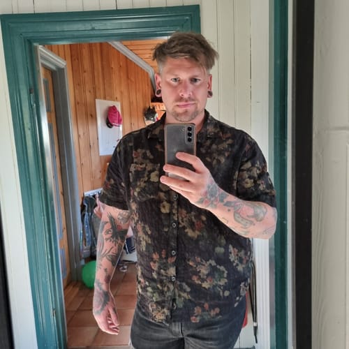 Customer photo review of Men's Short Sleeve Casual Cotton Beach Shirt