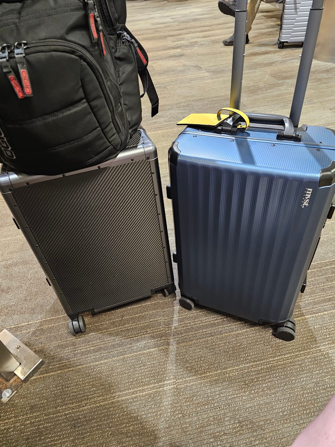 Customer photo review of Carbon X 2.0 Carbon Fiber Suitcase Gunmetal