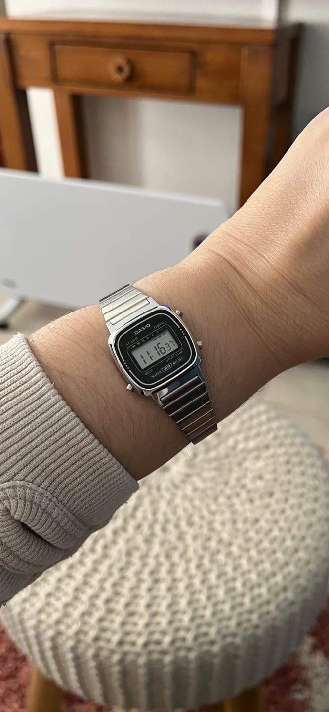 Customer photo review of Reloj Casio Vintage LA670WA-1DF Plateado Mini