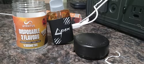 Customer photo review of Dual Chamber Disposable Vape 6G. Delta 9 - HAWAIIAN HAZE - KING LOUIS