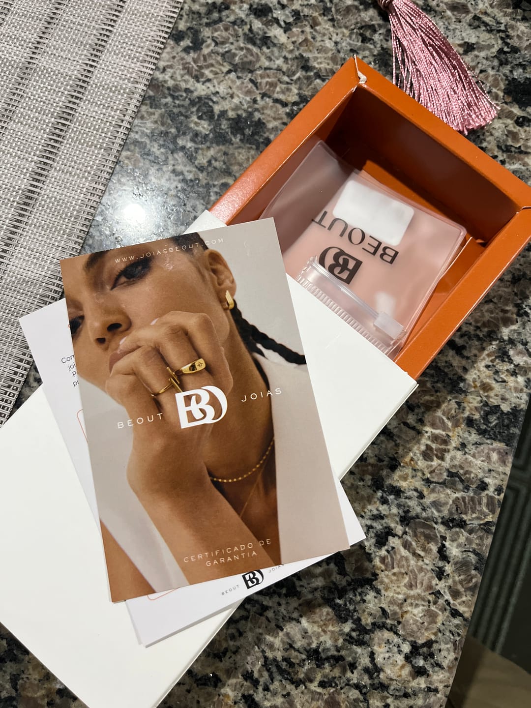 Customer photo review of Anel Triplo Momentos Banhado em Ouro 18k