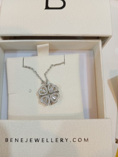 Customer photo review of Daphne Clover Necklace