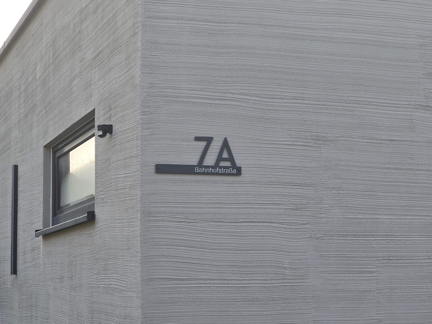 Customer photo review of Hausnummernschild "Viktoria" mit Straßennamen