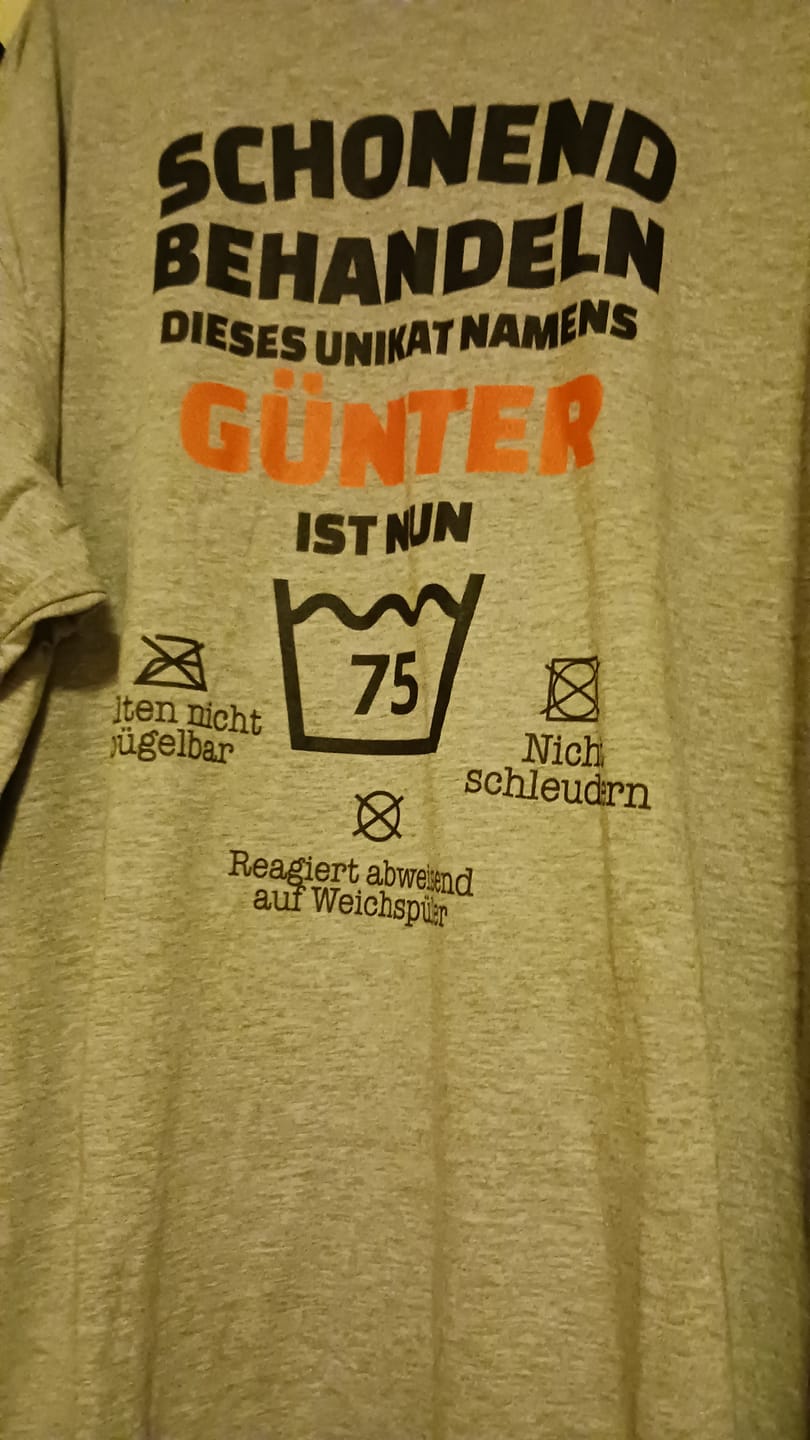 Customer photo review of Lustiges Geburtstags Shirt - Schonend Behandeln - Personalisierbares Herren T-Shirt
