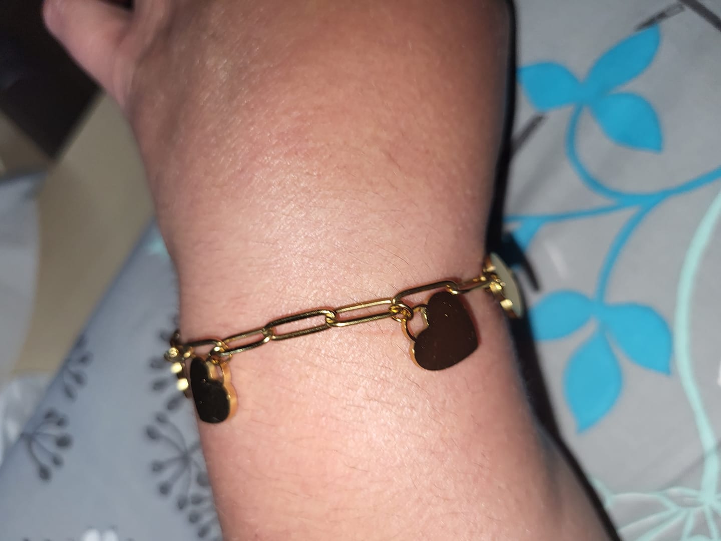 Customer photo review of Bracelet Personnalisé à Cœurs Multiples