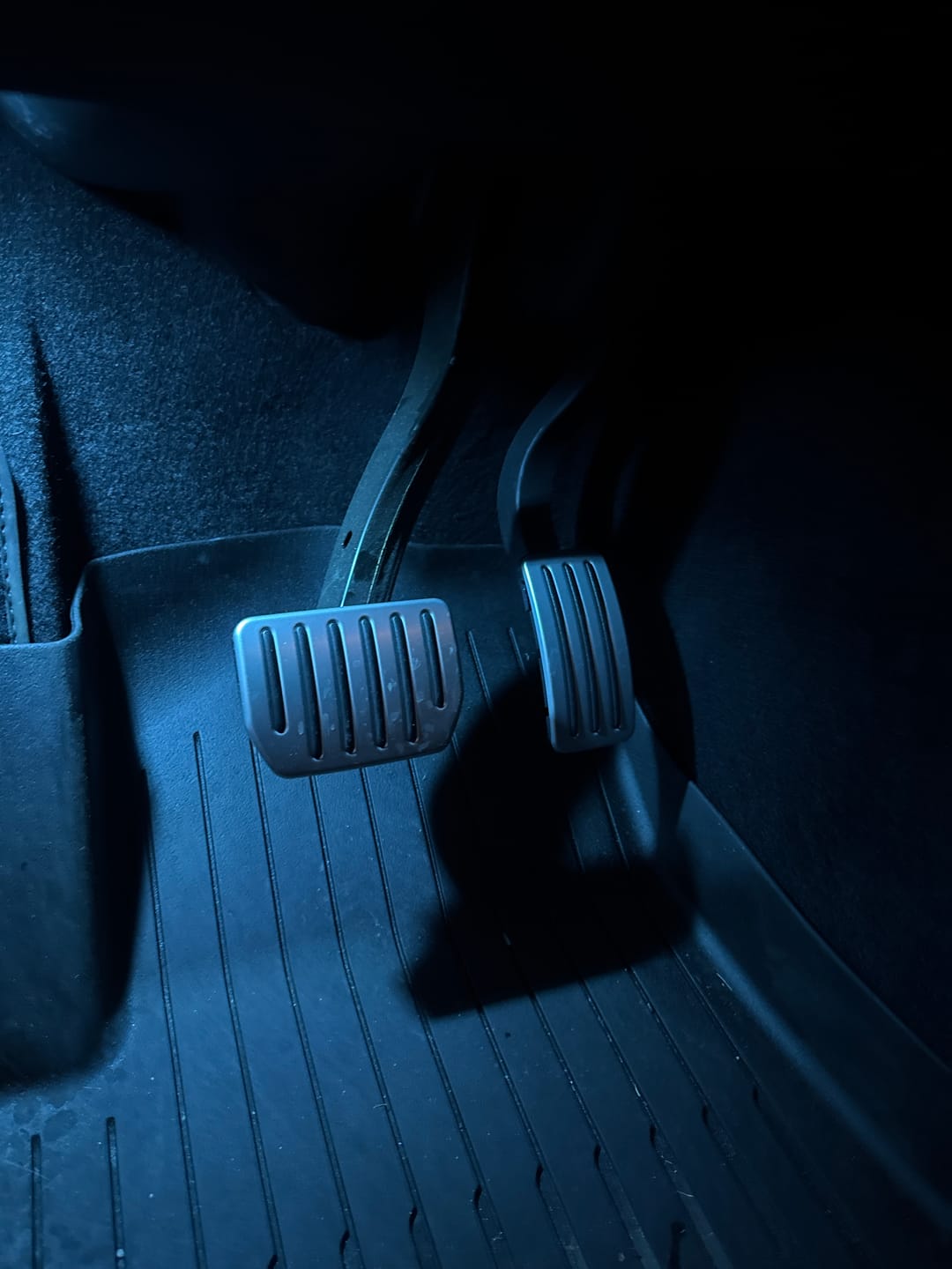 Customer photo review of Self-flip Lock Aluminum Performance Foot Pedal Set for Tesla Model 3/Y