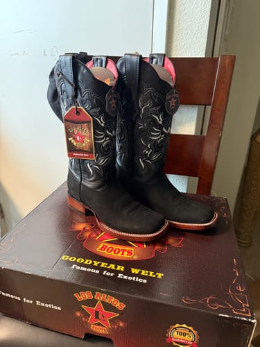 Customer photo review of Los Altos Women's Nobuck Black Wide Square Toe Boot