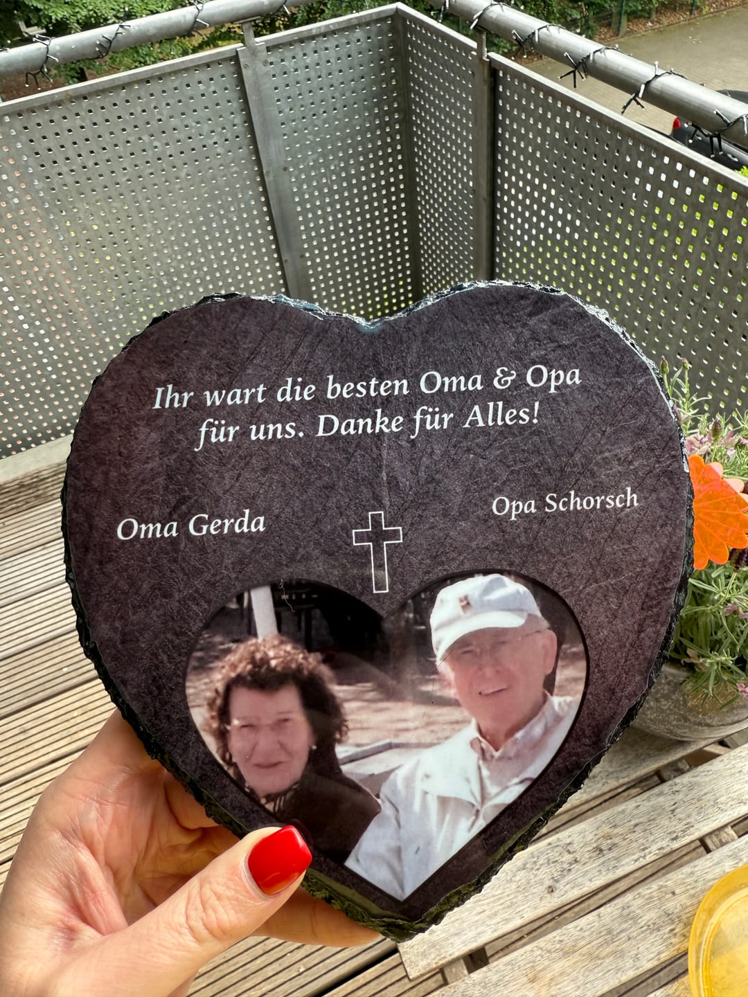 Customer photo review of Unsere Schutzengel - Personalisiertes Trauer Schieferherz für 2 Personen