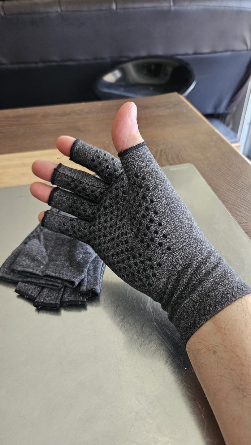 Customer photo review of WeRelieve™️ - Arthritis Compression Gloves
