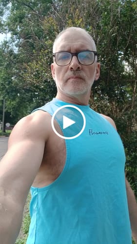 Customer video review of Flex Arm Tank