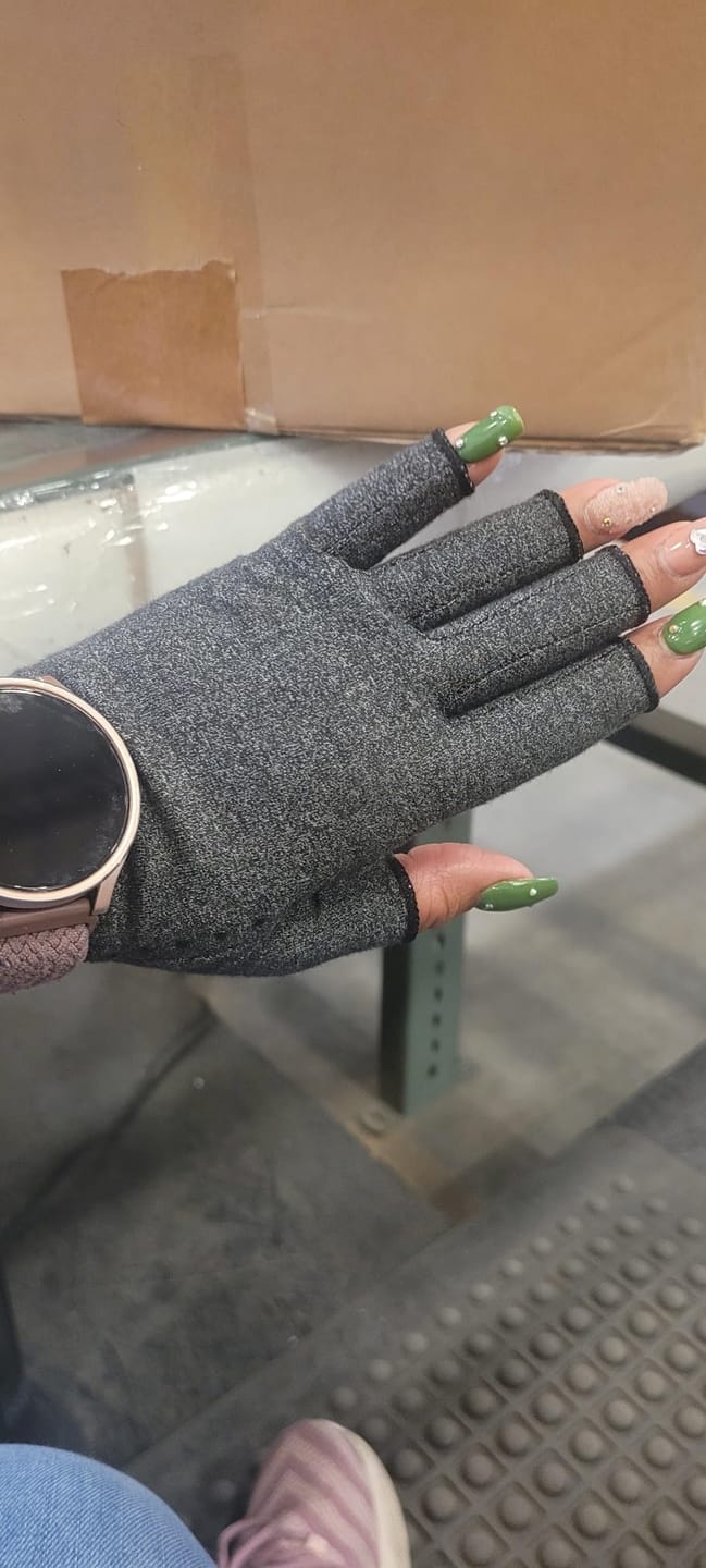 Customer photo review of WeRelieve™️ - Arthritis Compression Gloves