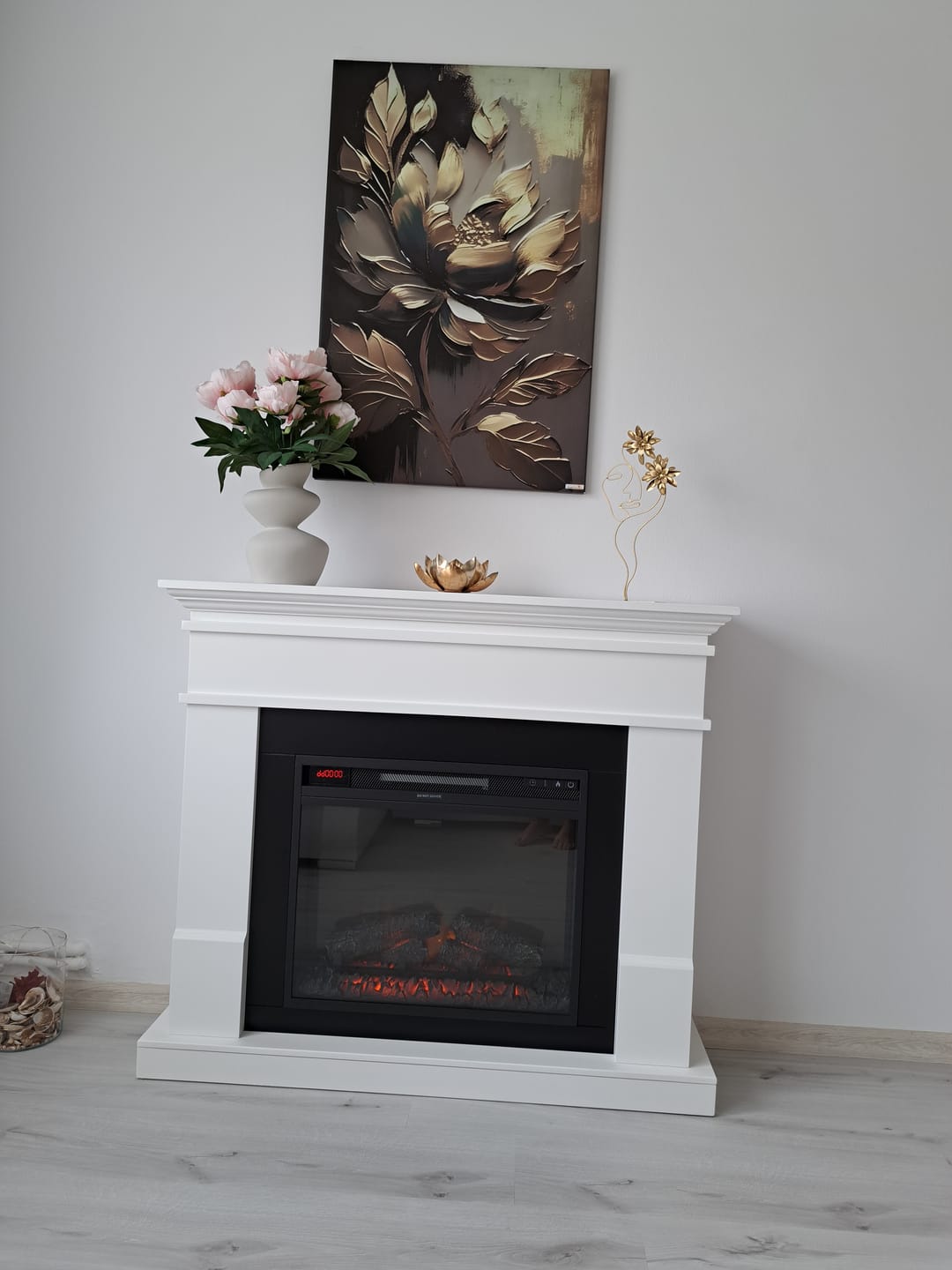 Customer photo review of Semineu ECOFLAME PRO - Lisabona white, flacara 3D de 23 inci cu teme de culoare, incalzire infrared si sunet