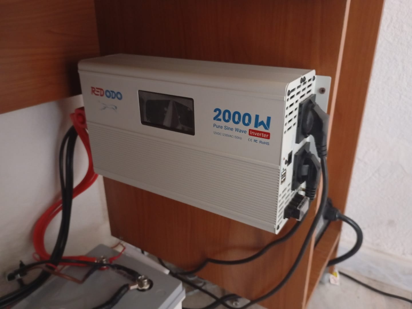 Customer photo review of Redodo 2000W Reiner Sinus Wechselrichter Mit LCD Monitor