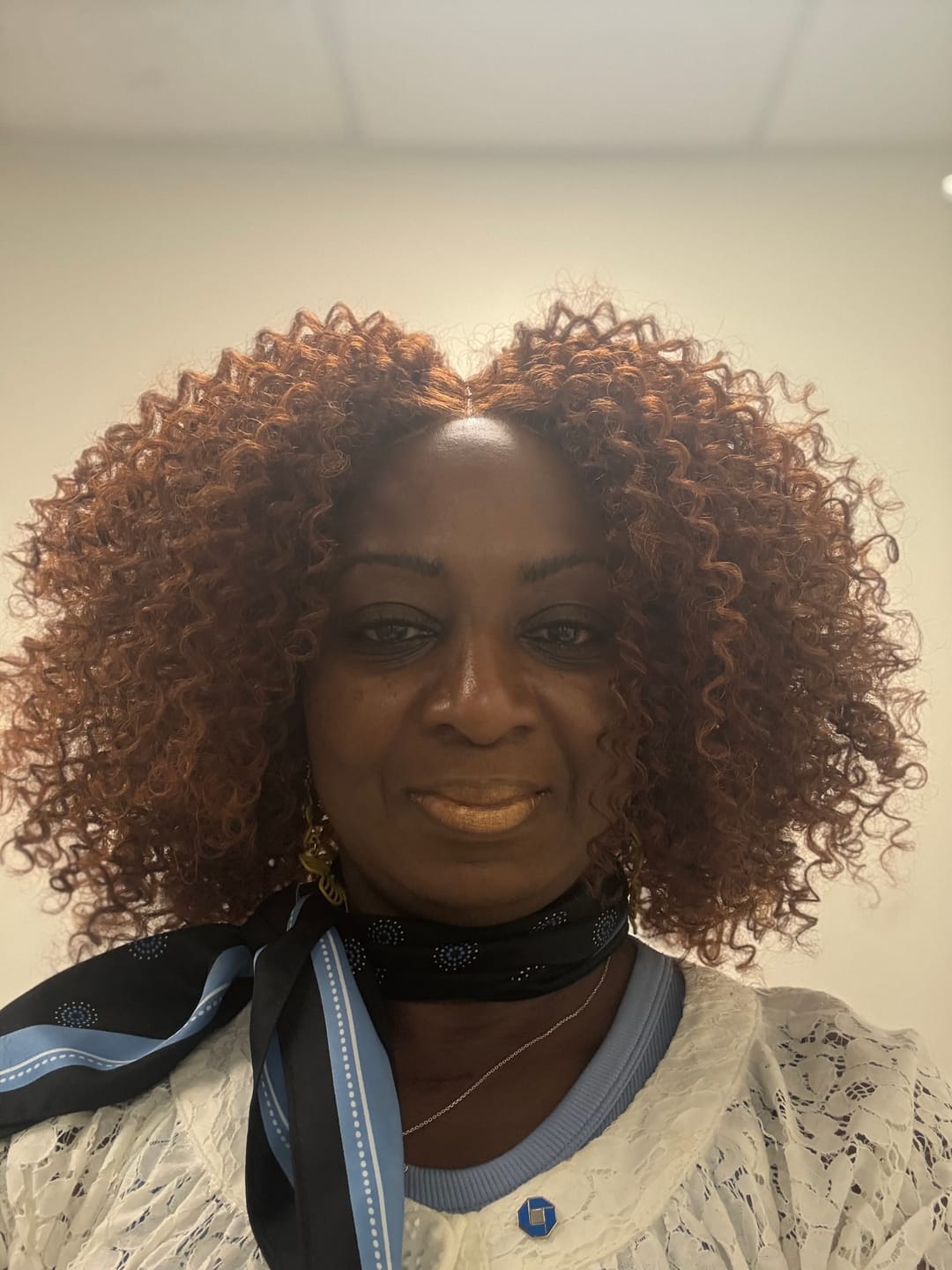 Customer photo review of Outre Melted Hairline Kinky Soft Edges Glueless HD Lace Front Wig - KINKYSOFT 3