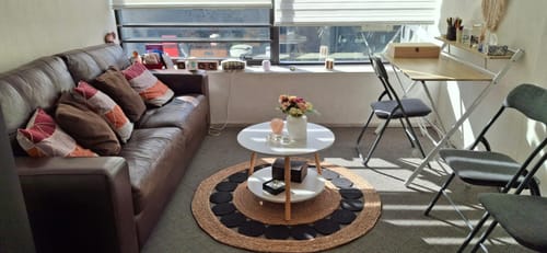 Customer photo review of Mesa de Centro Blanca con Doble Nivel – Organización y Estilo para tu Hogar