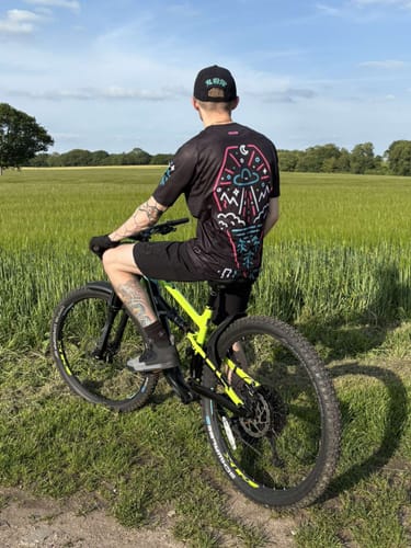 Customer photo review of Invasion | Short Sleeve | Flowteq™ Jersey