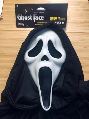 Customer photo review of Máscara GhostFace Original Funworld - Edição 25 Anos