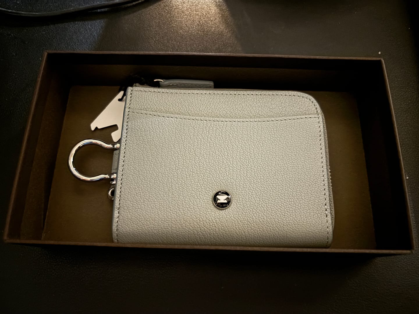Customer photo review of ジップレザーウォレット グレー AirTag 収納ポケット付き 財布 / Zip Leather Wallet Blue Gray