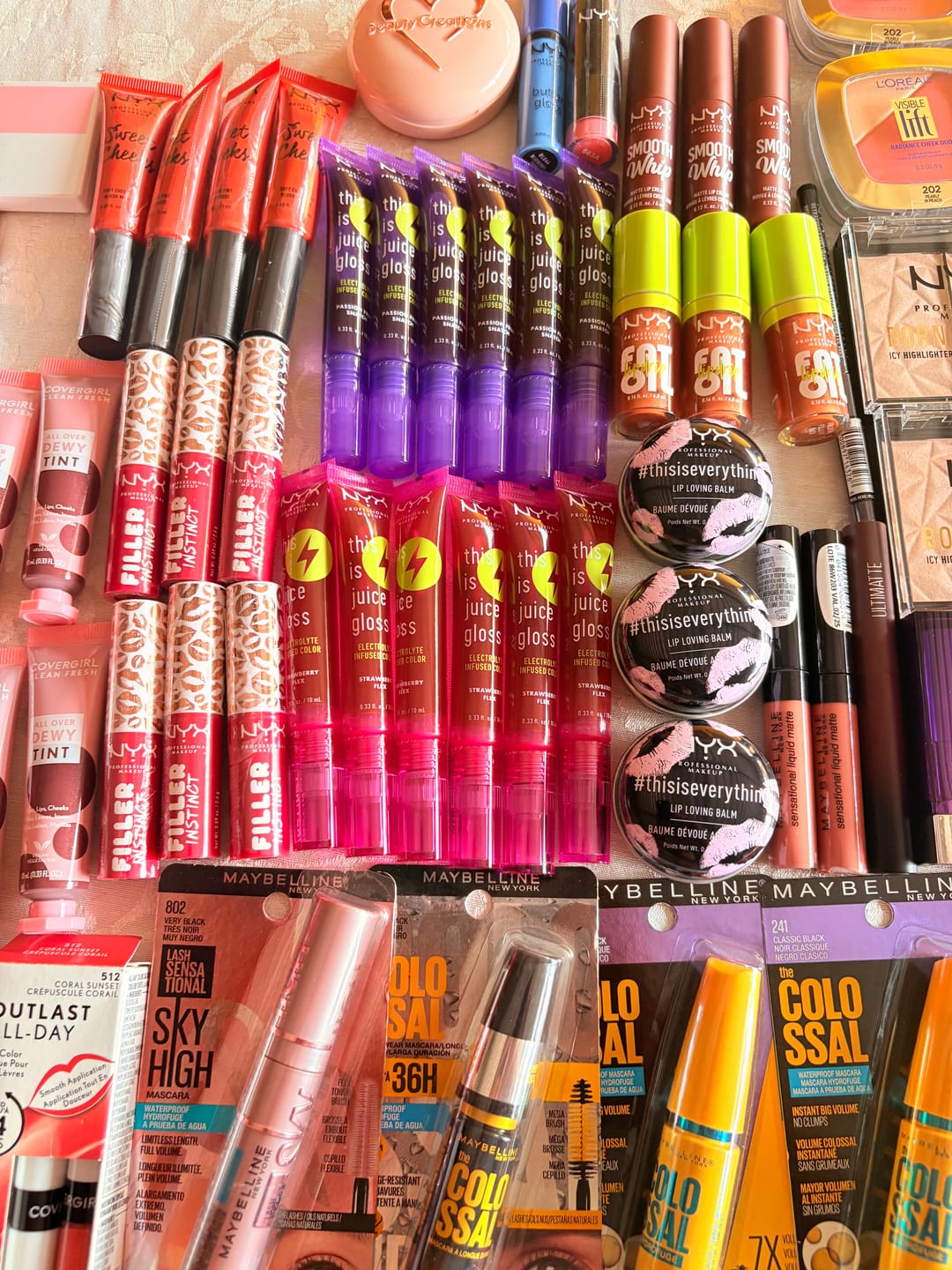 Customer photo review of Liquidación Caja Surtida Loreal - Maybelline -NYX- Venta al Por Mayor 128 Unidades (LMYX)