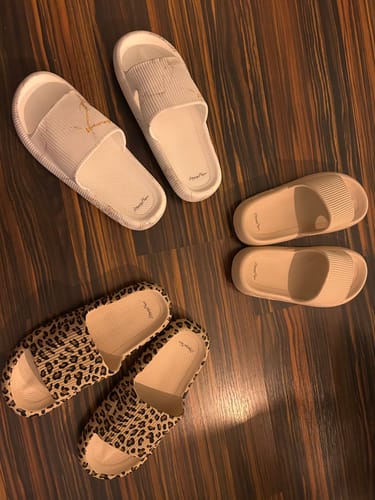 Customer photo review of HappyFlops Limited Editions