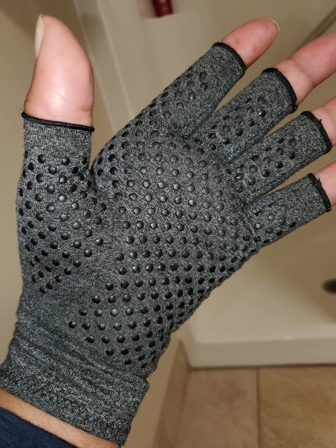 Customer photo review of WeRelieve™️ - Arthritis Compression Gloves