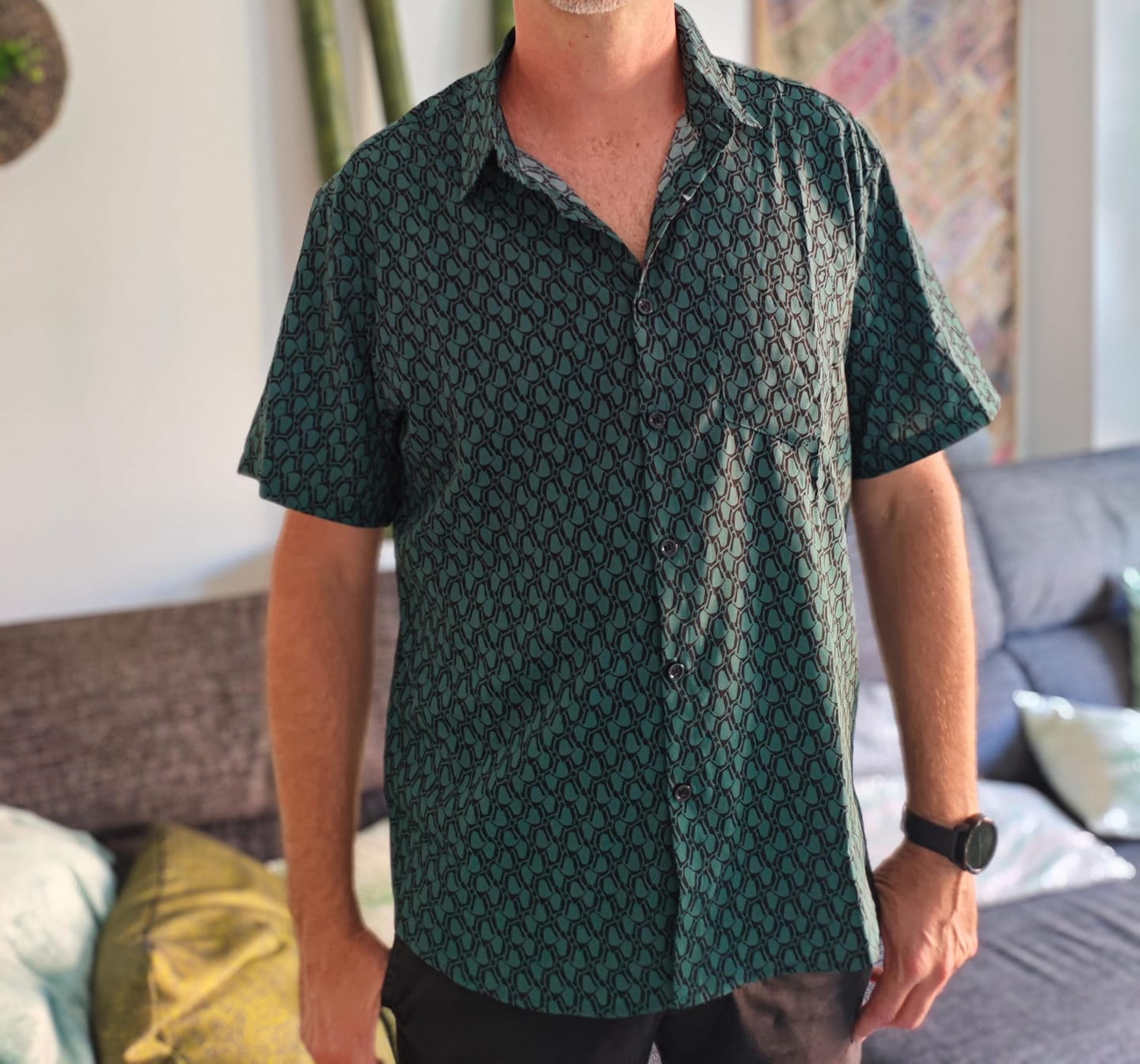 Customer photo review of Chemise boutonnée verte à manches courtes pour hommes