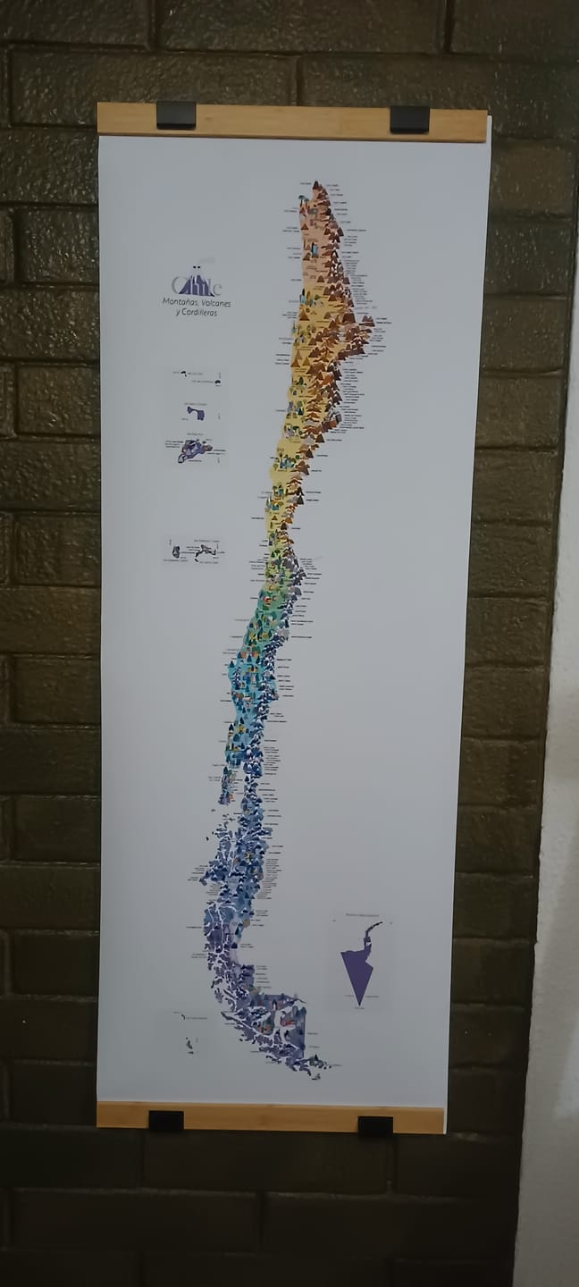 Customer photo review of Mapa de Montañas Volcanes y Cordilleras de Chile - Lámina
