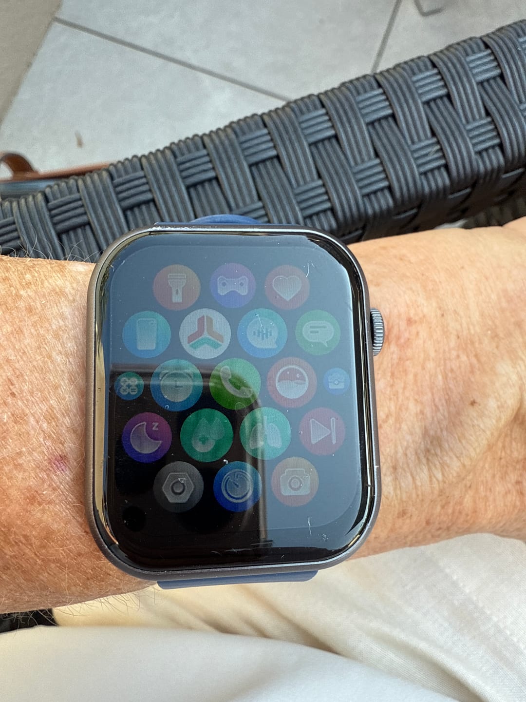 Customer photo review of Smartwatch met talrijke gezondheidsfeatures / IP67 waterdichtheid / 35 dagen batterijduur / 100 Sportmodi