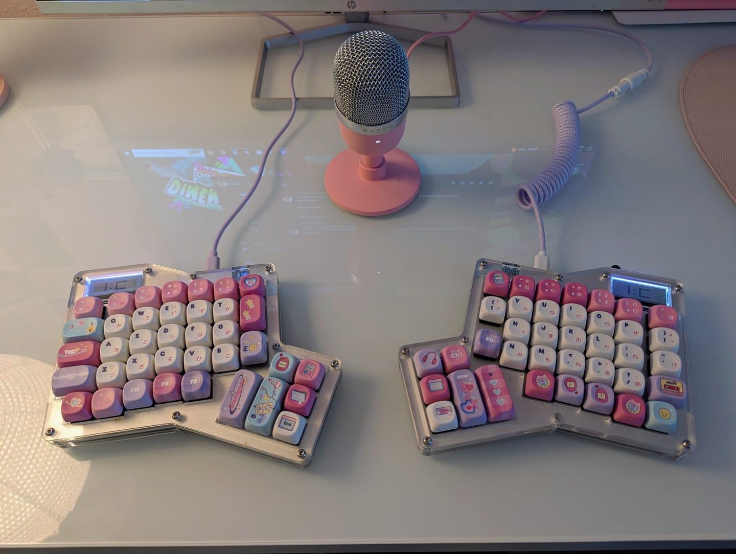 Customer photo review of KiiBOOM x Elyxirine Digital Dreams: Pastel Y2K Keycap Set