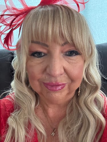 Customer photo review of The Headband Wig Perfect Curl