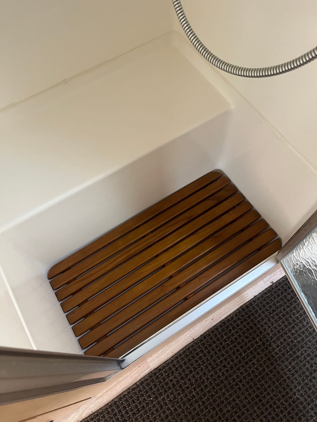 Customer photo review of 25RB / 28RB / 30RB Rectangle Airstream Teak Shower Mat