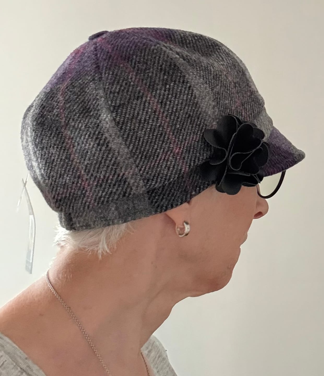 Customer photo review of Mucros Weavers Women's Tweed Newsboy Hat