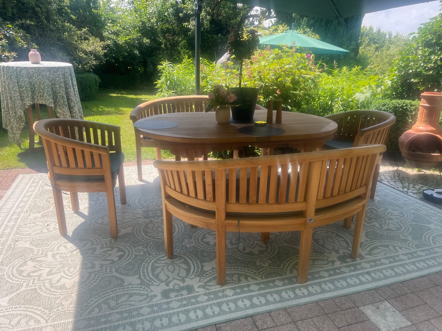 Customer photo review of Teak Gartenmöbel Set Oval 180-240cm Ausziehtisch 4cm Platte (2 San Francisco Stühle 2 Bänke) Inklusive Kissen.