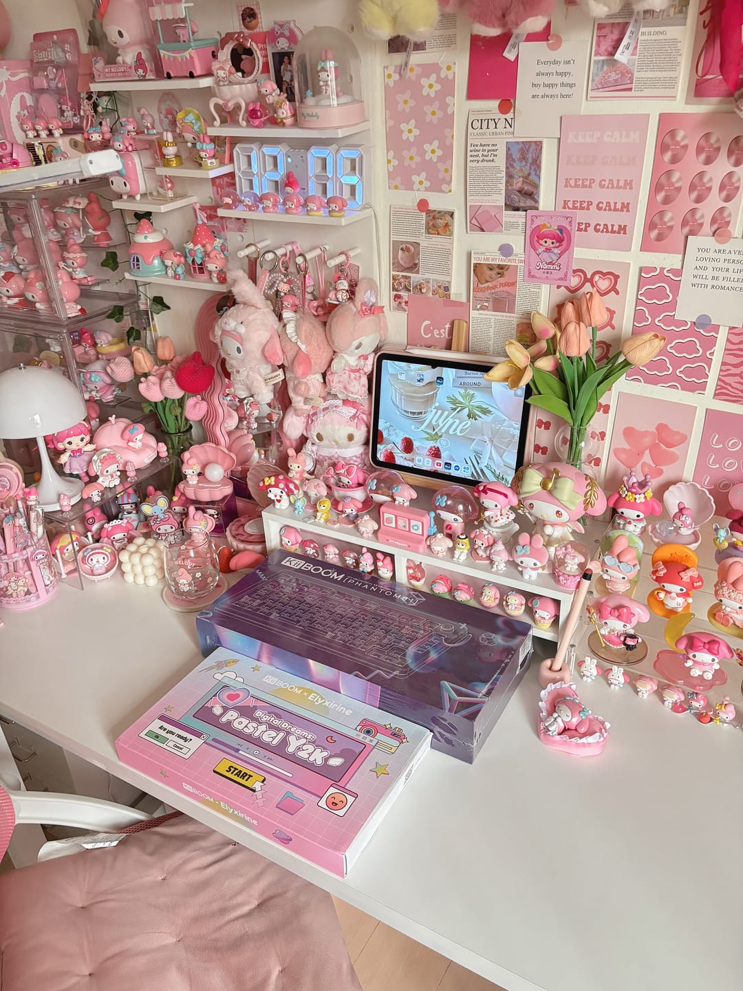 Customer photo review of KiiBOOM x Elyxirine Digital Dreams: Pastel Y2K Keycap Set