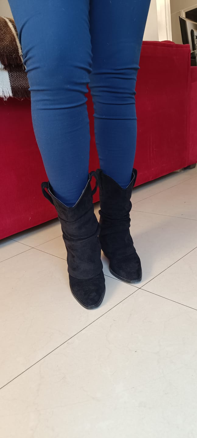 Customer photo review of Bota Taco Negra Mujer 53781