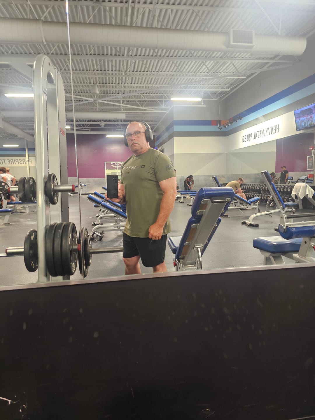 Customer photo review of Men’s Gym Tee “Compellence” -Olive