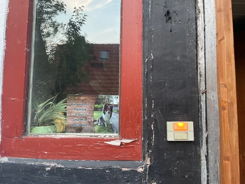 Customer photo review of Hunde-Türschild personalisiert mit Foto & Text (UV- und wetterfest)