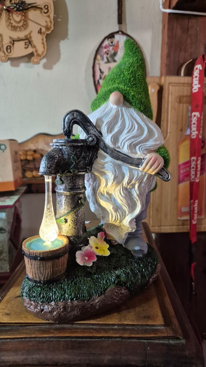 Customer photo review of Estatua de Duende Solar - Luz Cálida IP65