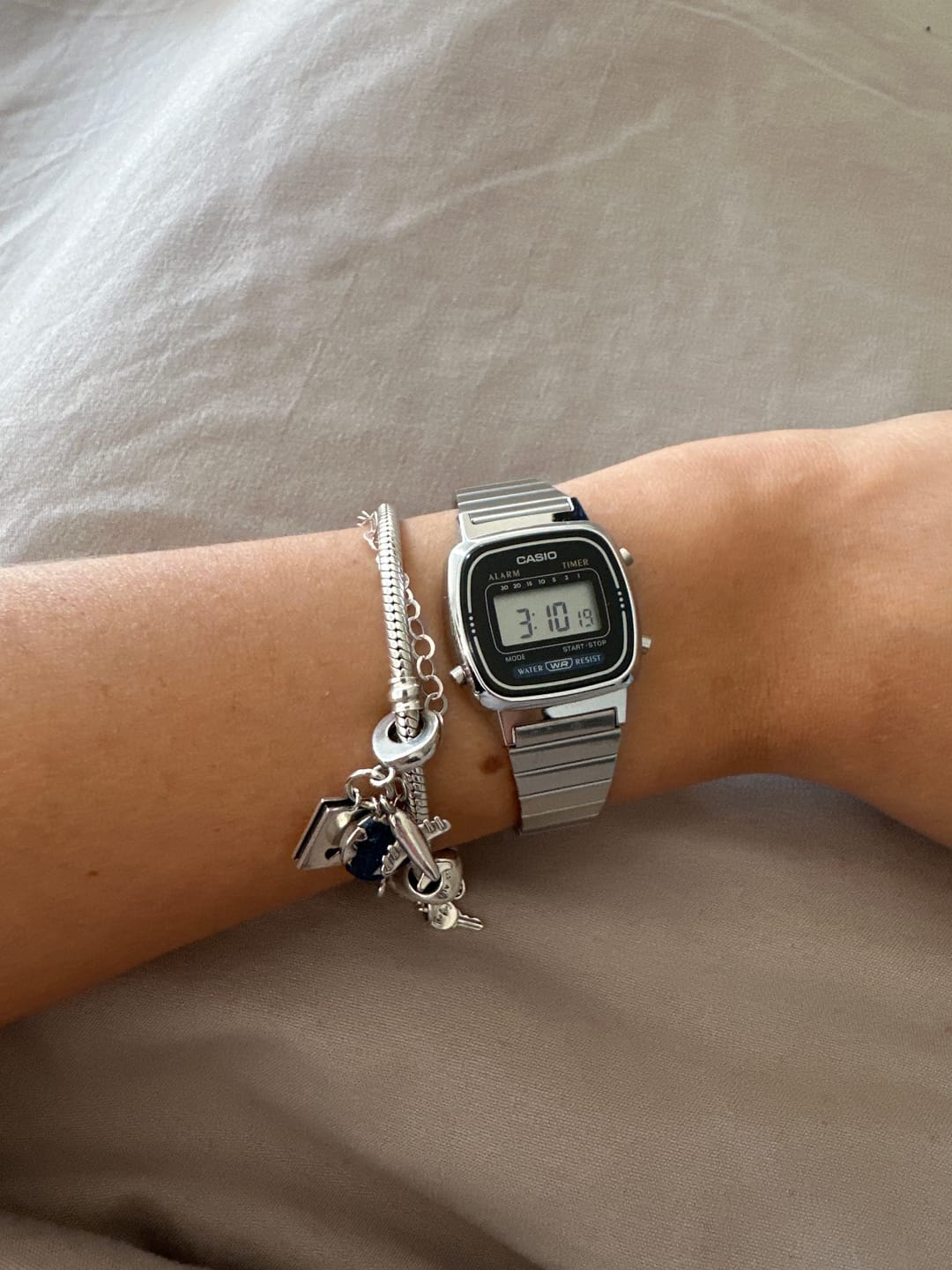 Customer photo review of Reloj Casio Vintage LA670WA-1DF Plateado Mini