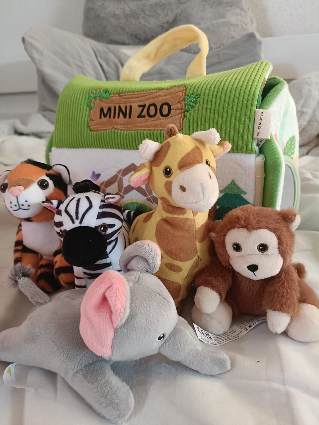 Customer photo review of Ensemble zoo en peluche personnalisé, adapté aux enfants de 6 mois et plus