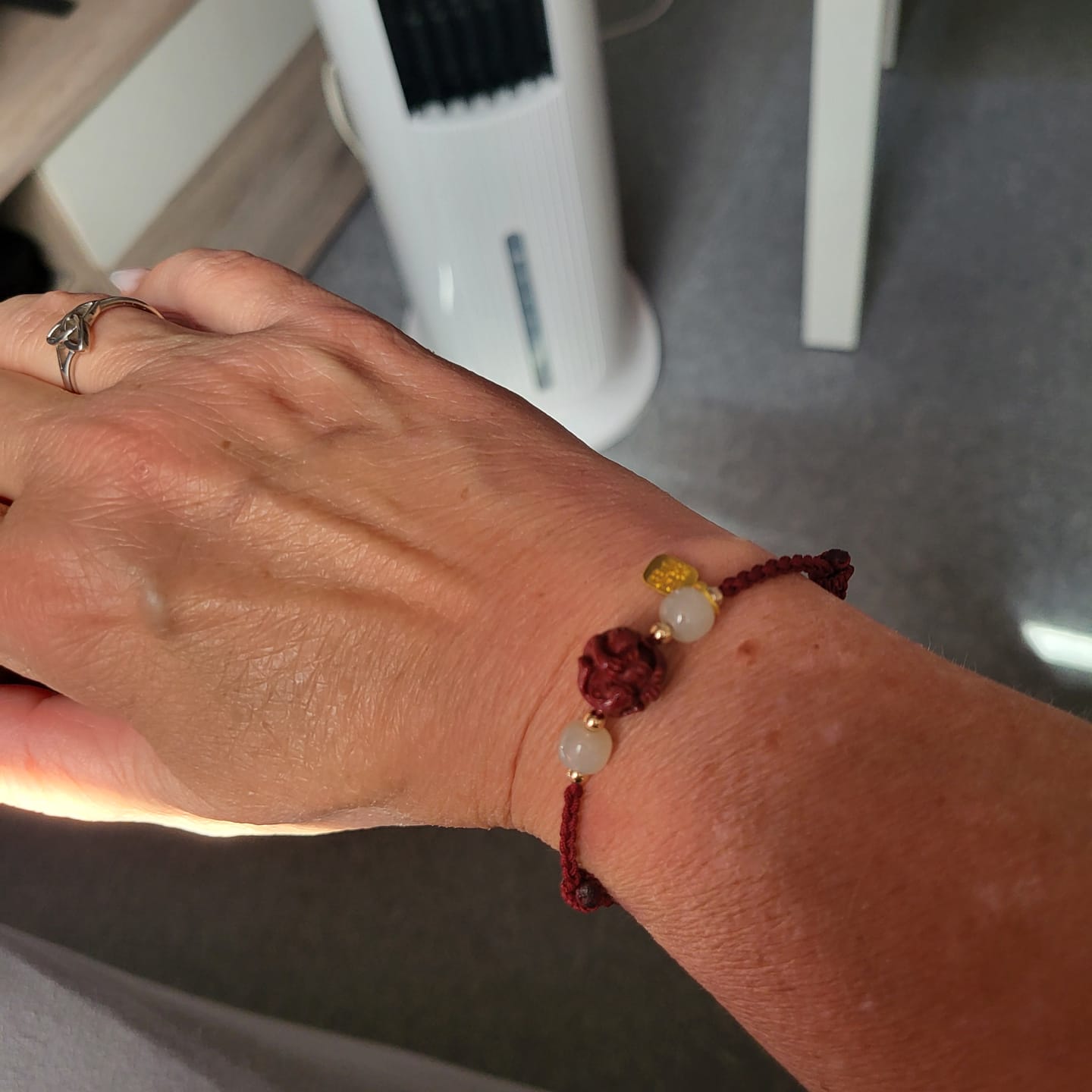 Customer photo review of Buddha Stones, natürlicher Zinnober, chinesisches Sternzeichen, Hetian-Jade, Fu-Charakter, Glücksseil-Armband
