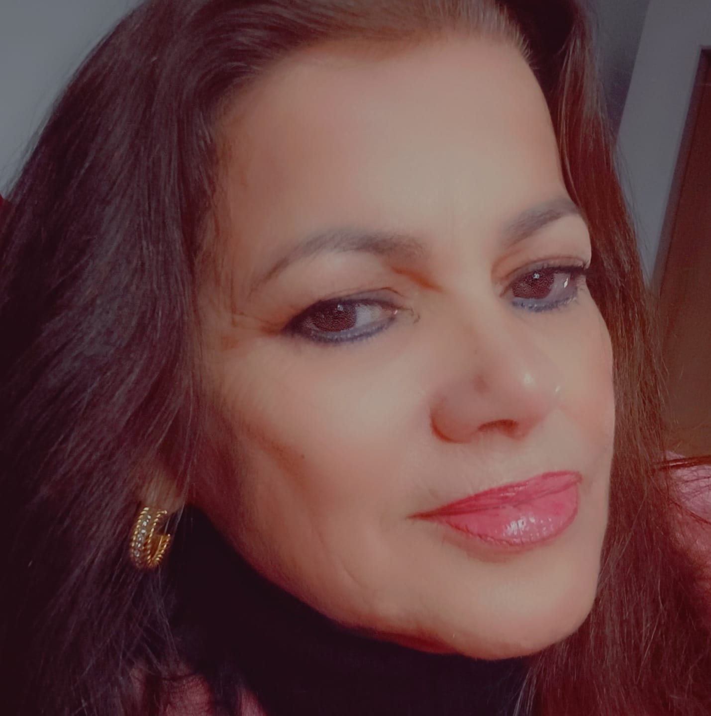 Customer photo review of Brinco de Argola Date Banhado em Ouro 18k