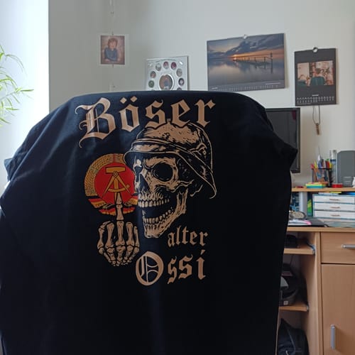 Customer photo review of Böser alter Ossi - Premium T-Shirt