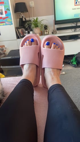 Customer photo review of HappyFlops
