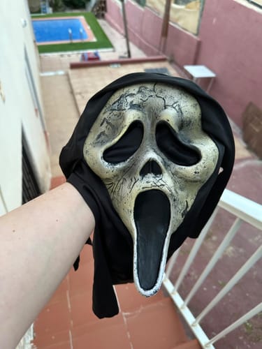 Customer photo review of Ghost Face Máscara Envelhecida - Original Fun World