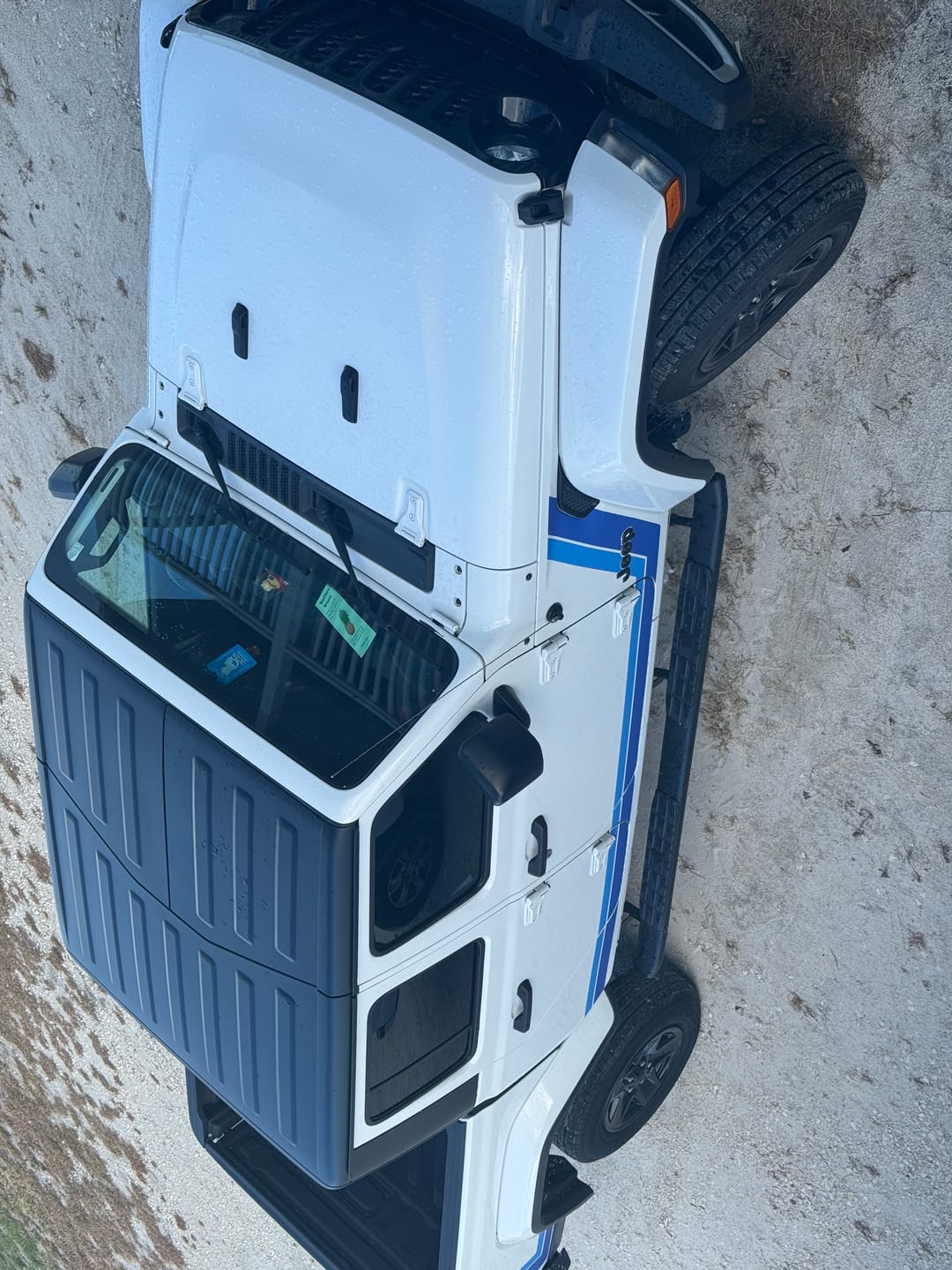 Customer photo review of Scrambler Style Stripe Kit for Jeep Gladiator
