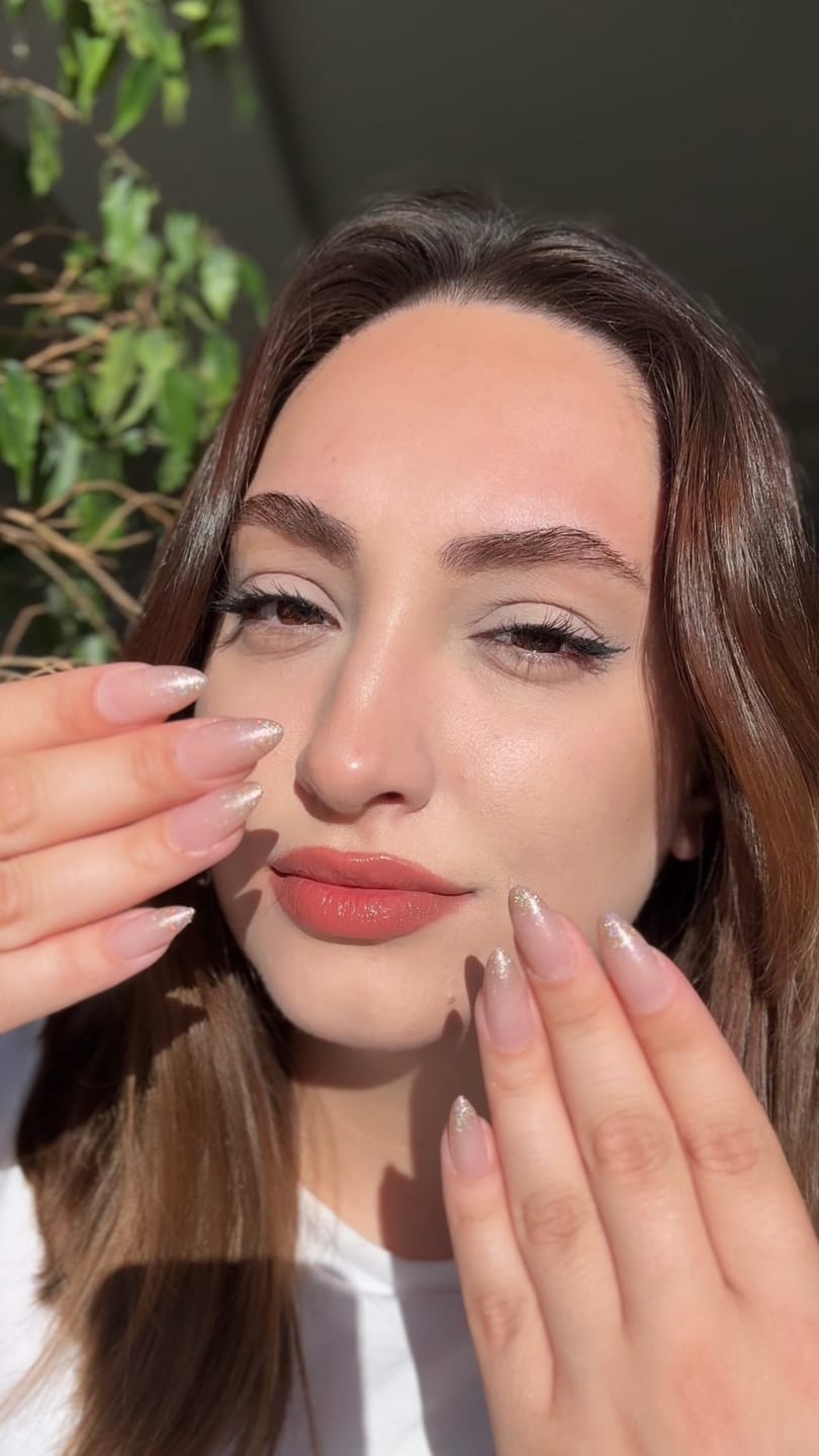 Customer photo review of Shimmer Petal - Short Almond - 30 Adet Takma Tırnak