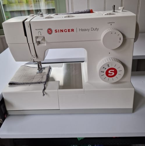 Customer photo review of Singer Heavy Duty 5511 Sewing Machine - 30% faster, 60% stronger - Special edition white version of the popular 4411 - New 2025 model