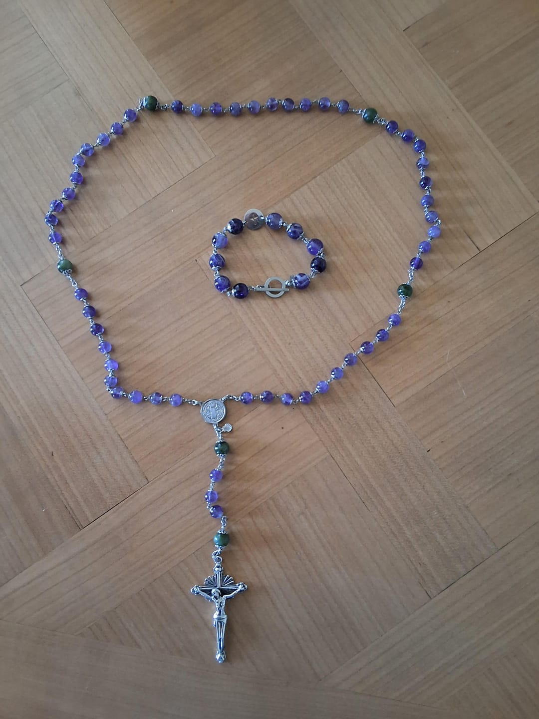 Customer photo review of CHAPELET LAURENÇON en Améthyste Violet (Perle N°18) et Aventurine  (Perle N°37) "L'AMETIUS"